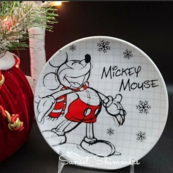 4 Disney Sketch Mickey Mouse Minnie Snowflake Christmas Appetizer Dessert Plates - Picture 3 of 9